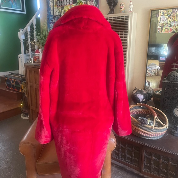Fluffy red coat - Picture 4 of 5